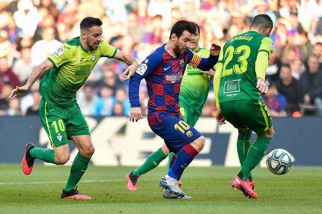 包含都灵大胜保级对手，摆脱降级区困境的词条