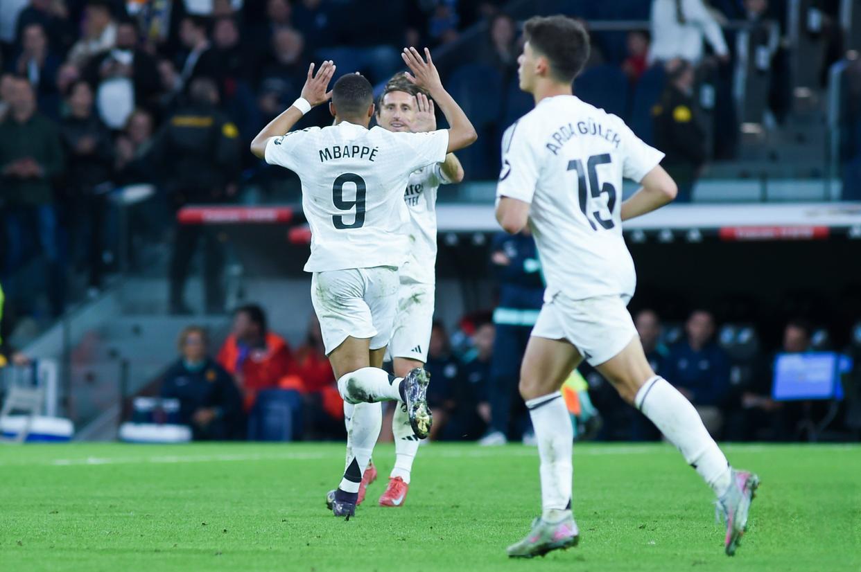 皇家马德里力争战胜阿贾克斯，晋级下一轮对决的简单介绍