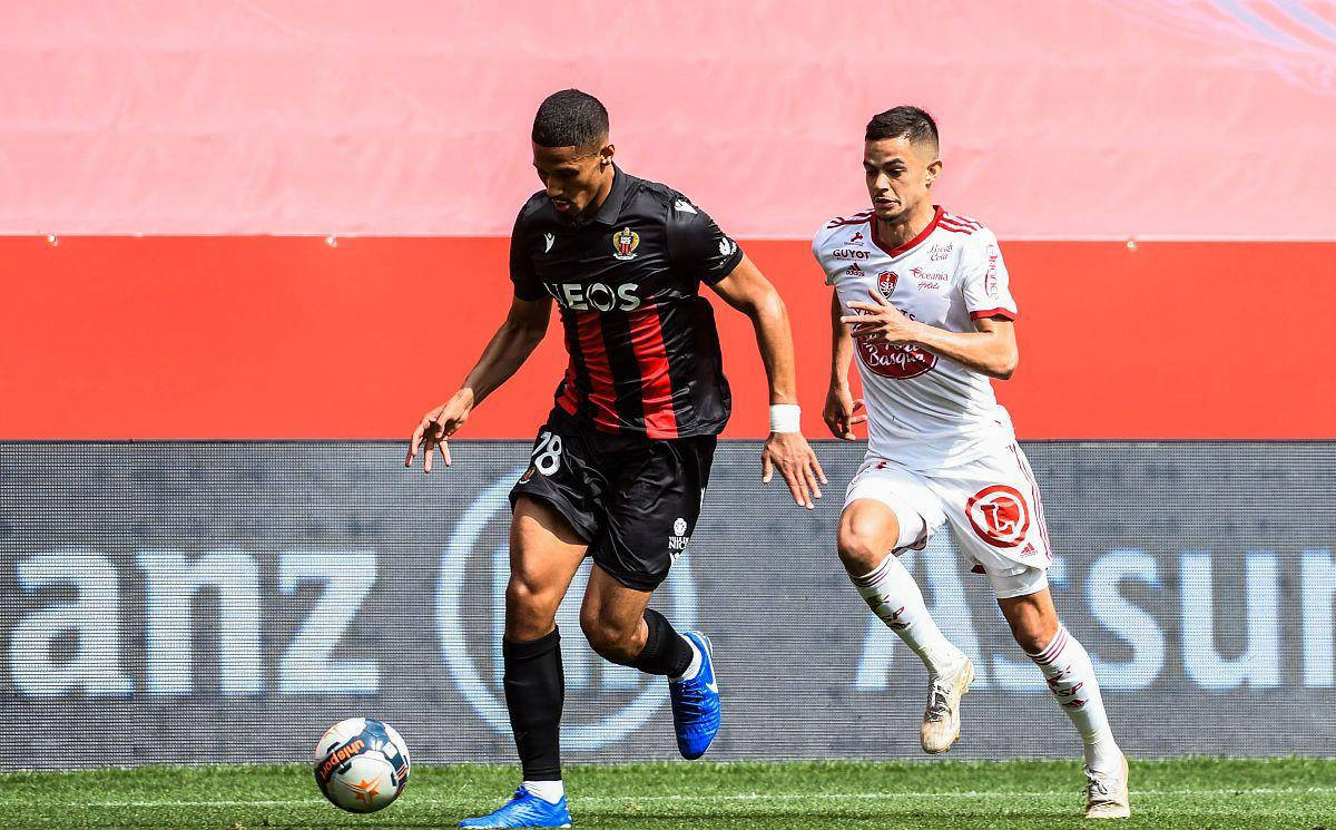 包含兰斯战平对手，保级形势仍未明朗的词条