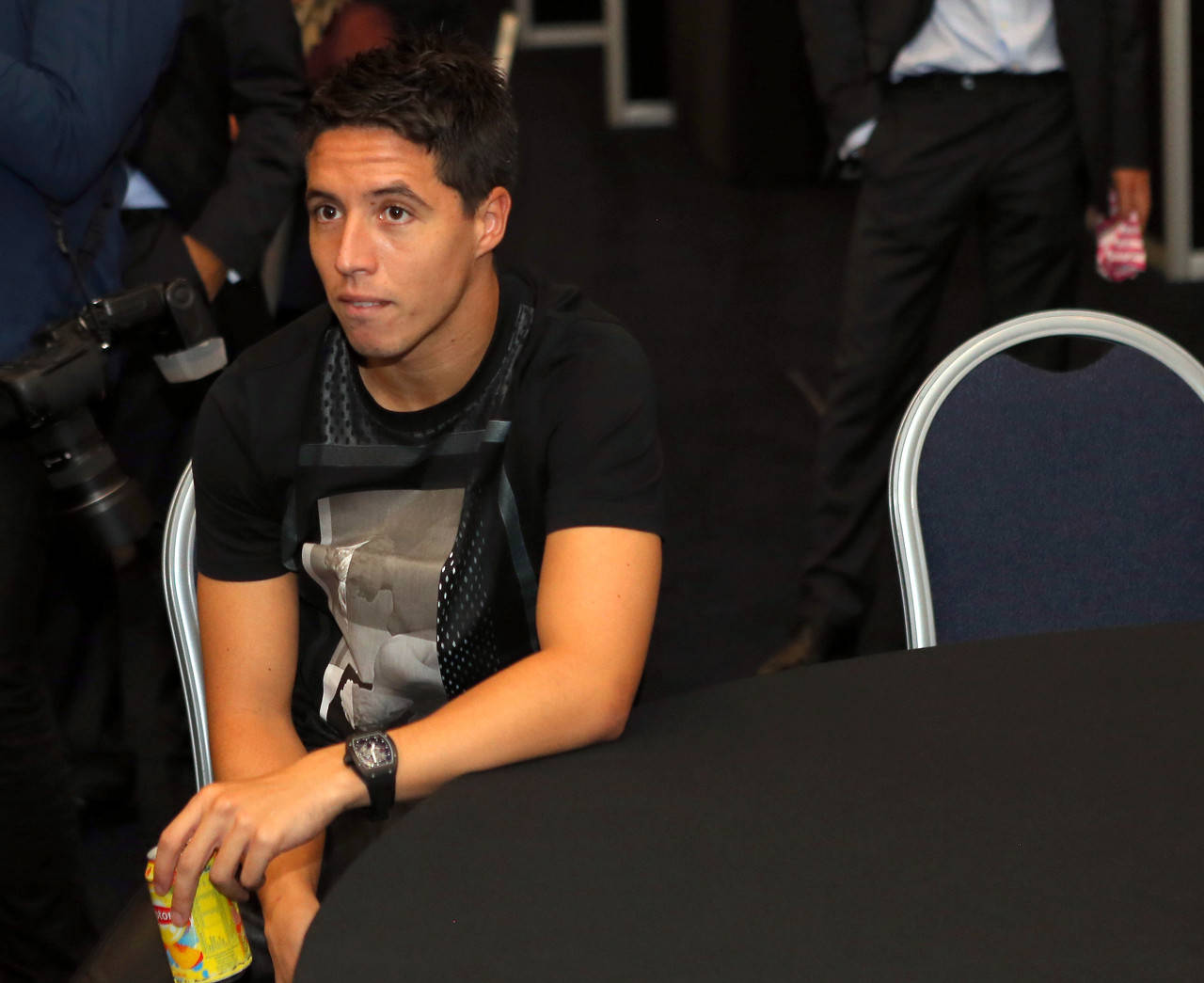 雷恩队内动荡，主帅宣布离职球员士气低迷的简单介绍