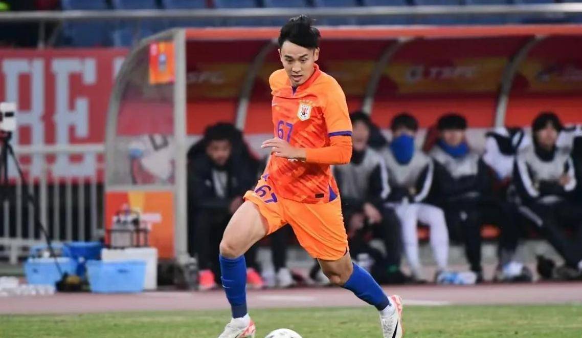 一支球队在比赛中出现了防守漏洞