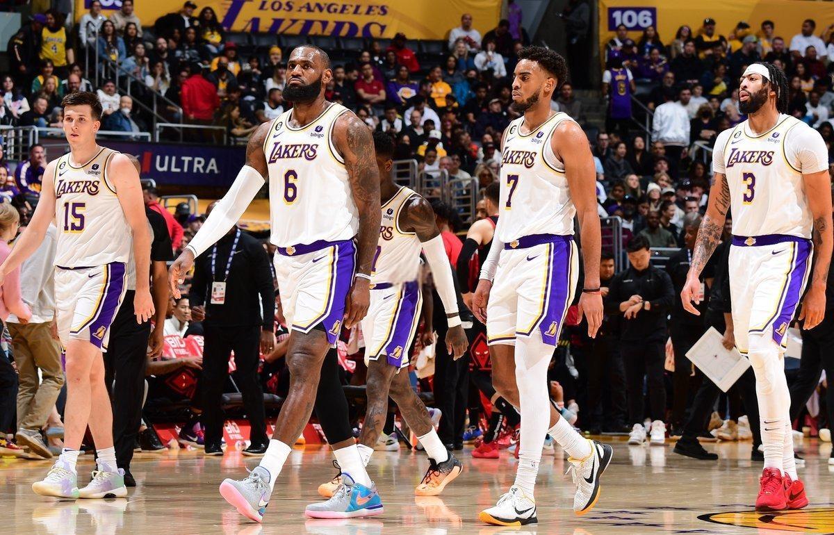 公牛复出首战，冲击季后赛状态火爆，詹姆斯成为焦点！