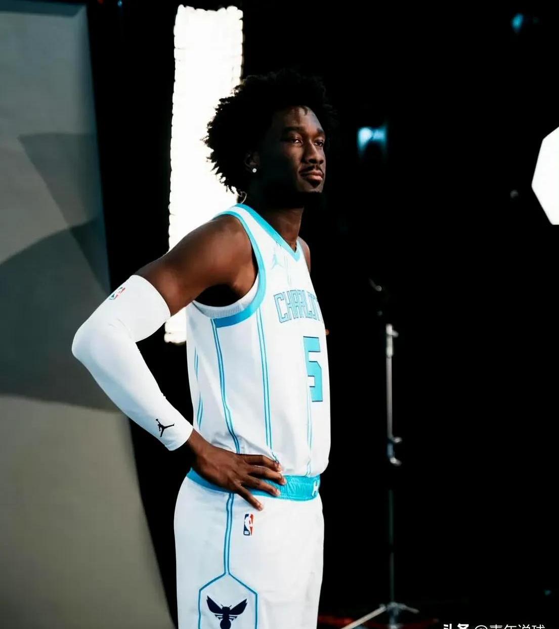 黄蜂复出首战，命运悬念状态火爆，威金斯成为焦点！