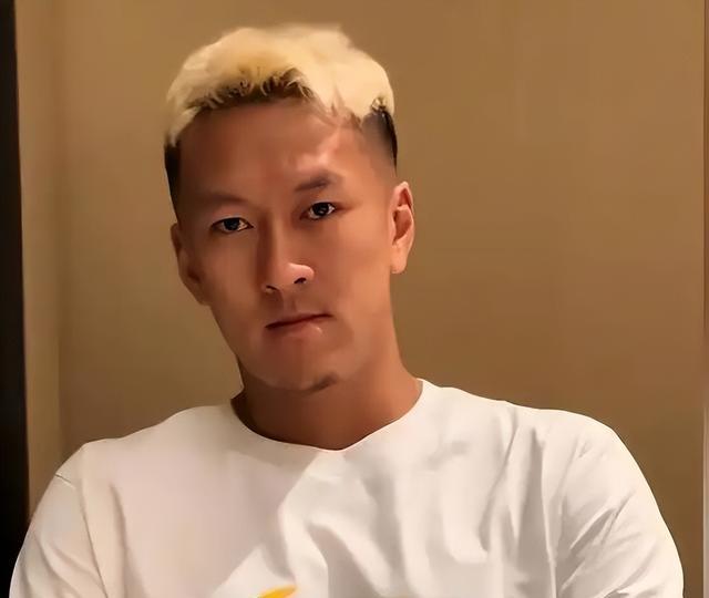 包含爵士官方公布新规，浓眉哥引发争议，连续三场30+球迷热议！的词条